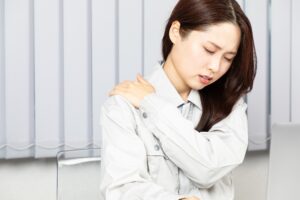 【実証済み】眼精疲労と肩こりを同時撃退！1日5分の科学的トレーニング法 | デスクワーカー必見